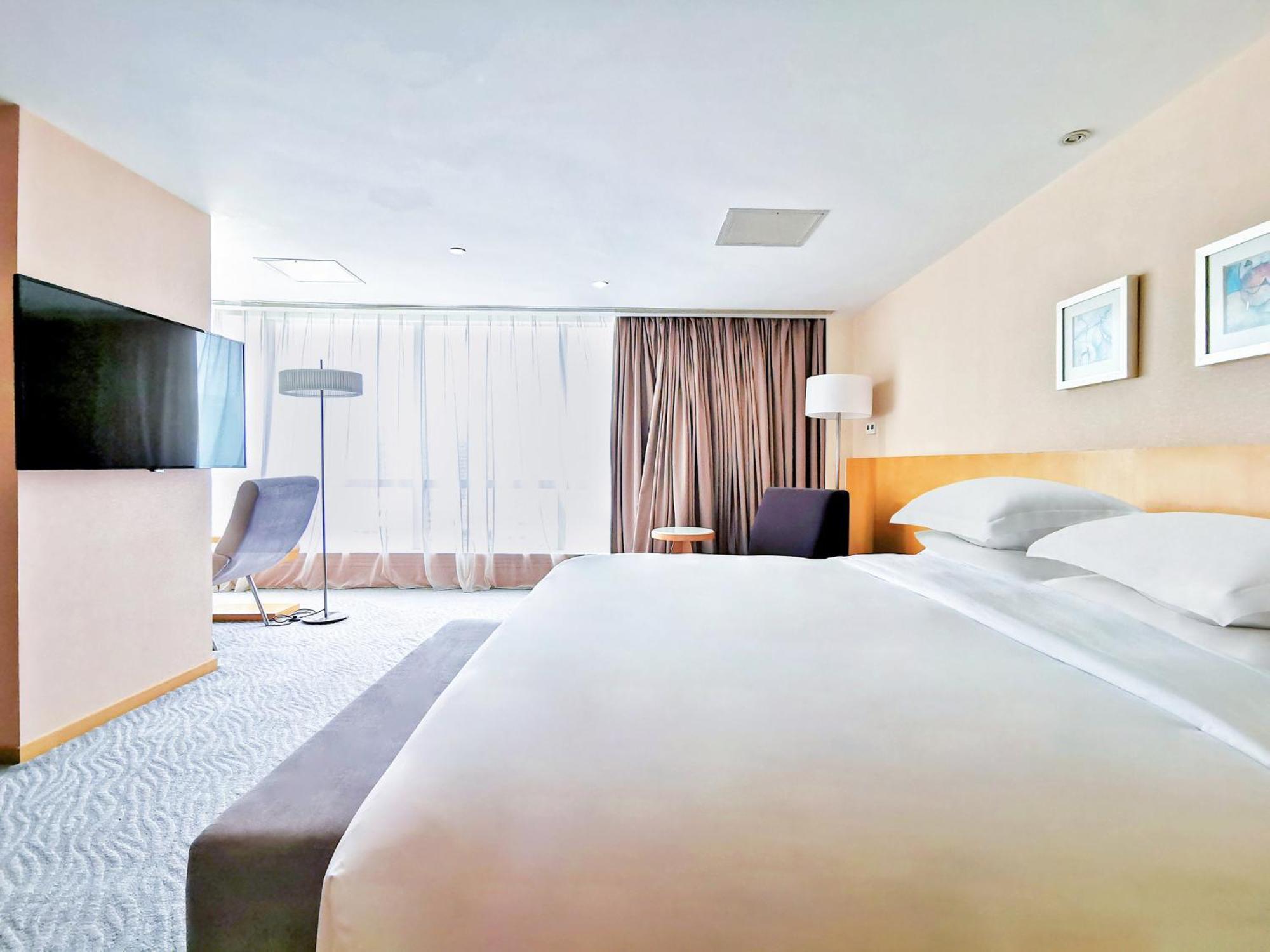 Crowne Plaza Zhuhai City Center By Ihg - Offers Free One-Way Shuttle To Chimelong Ocean Kingdom Exteriér fotografie